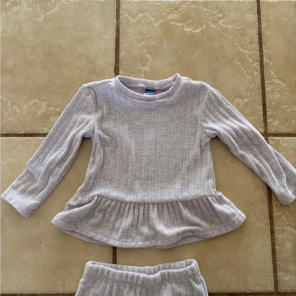 Old Navy Toddler Set - Picture 2 of 4